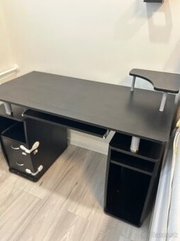 Predám čierny kancelársky stolik
