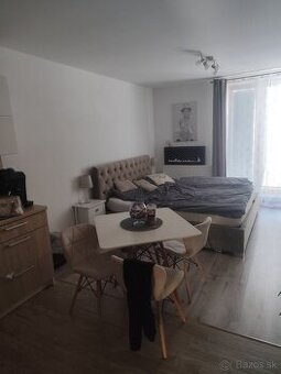 Prenájom 2 izbový byt Hlohovec centrum - 1