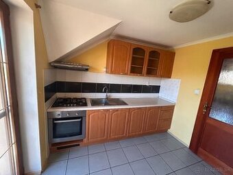 Kuchynská linka 285 cm + spotrebiče – ideálna na chatu