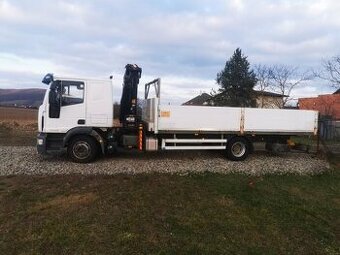 Nákladná doprava s hydraulickou rukou