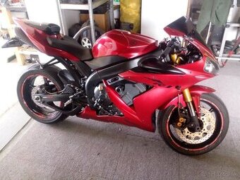 Predám Yamaha R1. R.v 2006 RN12.