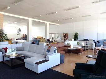 Veľký obchodný priestor 560 m² s parkovacími miestami na pre