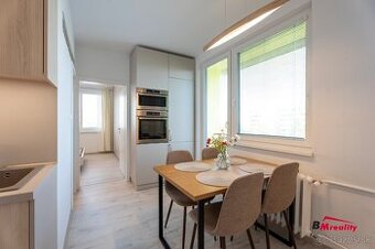 Moderný 3 izbový byt s dvoma balkónmi a klimatizáciou