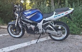 Suzuki gsxr 750 K1