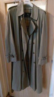 Luxusný pánsky dlhý dvojradový britský kabát Burberry.