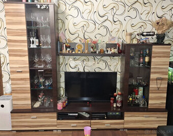 Obývaciabstena + stôl + poličky