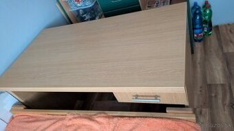 Písací stôl dobrom stave