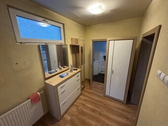 Predám Chodbovú zostavu Decodom