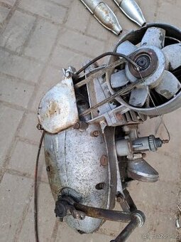 Skútr ČZ 175 motor