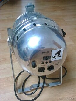 PREDÁM výhodne 8 ks LED PAR 64 + DMX ovládač