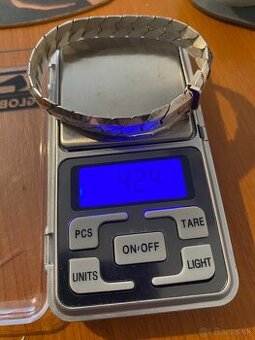 Predám stary šperk striebornu retiazku s puncom