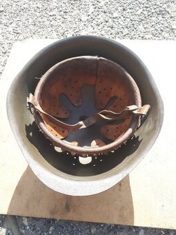 Vojenska prilba  nepoškodena veĺkosť - M