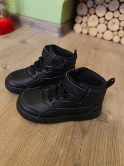 č.22 Nové detské čierne botasky Puma