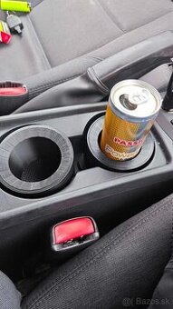 Volvo S40 - Držiak nápojov