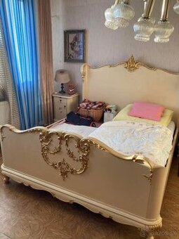 Starozitna postel