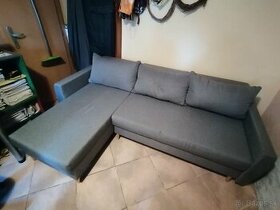 Rohový sivý gauč