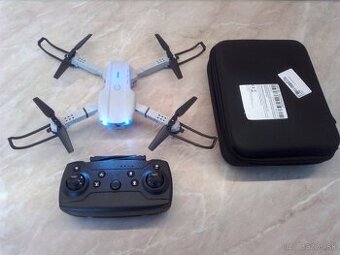 Dron s kamerou