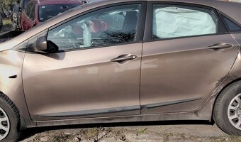 Hyundai i30 1.4i 2012 predám DVERE, MOTOR G4FA, PREVODOVKA 6