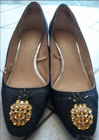 Lodicky 39 Zara so sperkom riflovina a cierne lodicky 38.