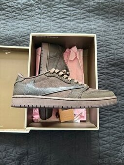 Nike Travis Scott Jordan 1 Low Velvet Brown