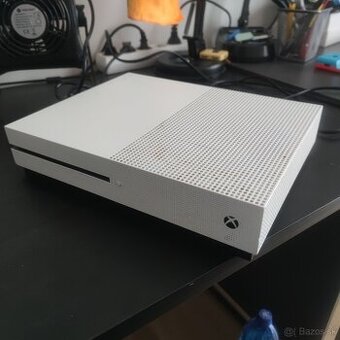 Xbox One S 1TB - Nefunkčný