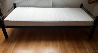 Predám jednolôžkovú posteľ s matracom
