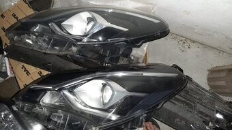 Toyota Yaris 3 gen III 2017-2020 facelift, predne svetlo