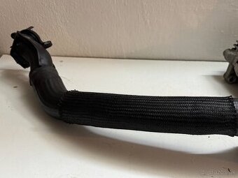 Hadica medzichladiča Toyota Auris 346541505