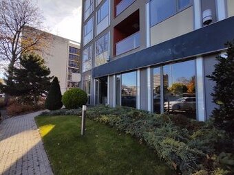 153m2 Lukratívny obchodný priestor v Hoteli Aston s výkladmi