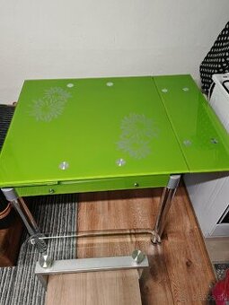 Kuchynský stôl a stoličky