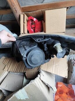 škoda Fabia 2 predné svetlomety