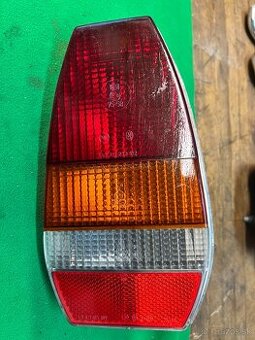 Predam zadne svetlo na Skoda 105/120