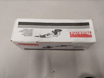 Makita GA6021 Elektrická uhlová brúska 150 mm