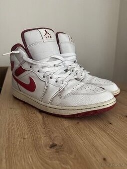 Air Jordan 1 Mid SE Dune Red - veľkosť 44