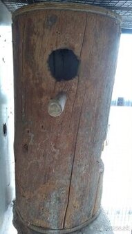 Veľká kmeňová búdka má 1m