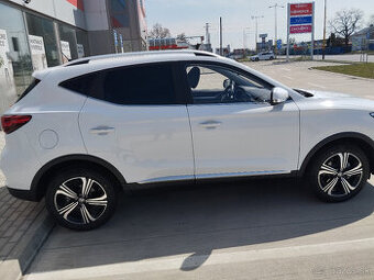 MG ZS ESSENTIAL PLUS , rok 2025 ,  1400 km
