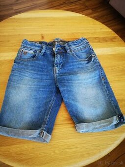 Chlapčenské kraťasy v. 140