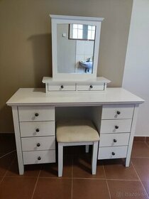 Toaletný stolík so zrkadlom a stoličkou - 1