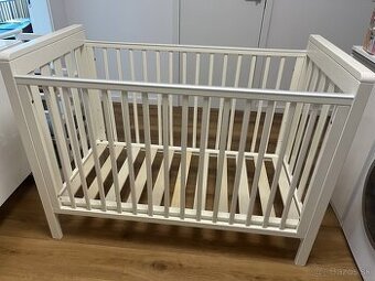 Drevena detska postielka 120x60
