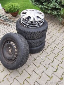 Predám plechové disky s pneumatikami Golf V