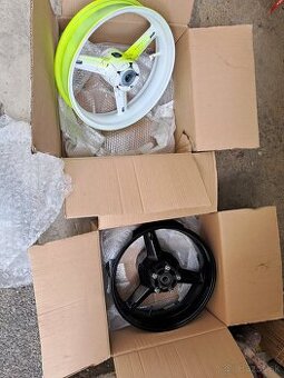 Kolesa suzuki gsxr 600 k1