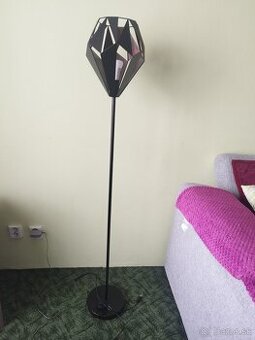 Štýlová stojacia lampa