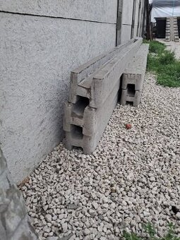 Stlpy na betonovy plot