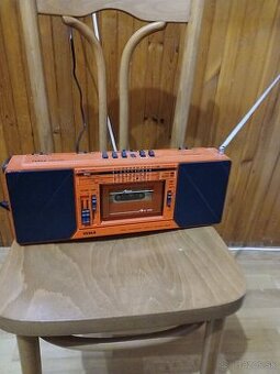 Radiomagnetofon Tesla KM 350.