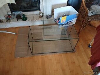 Predám tieto 2 akvaria