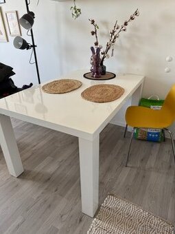 Jedálenský stôl - biely