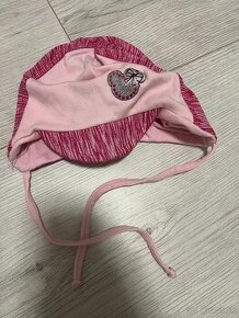 Ružová čiapka so šiltom na uväzovanie