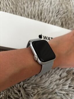 Predám Apple Watch SE (2. generácie) 40 mm