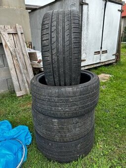 245/35 R19