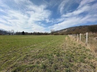 Slnečný pozemok v Povine 978m2
